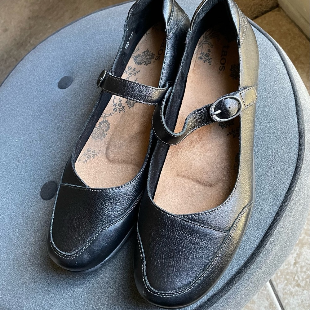 Taos Uncommon Mary Jane Black Size 10